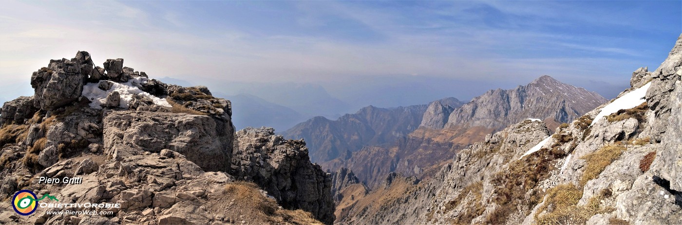 32 Alla selletta di Val Scarettone con vista in Grignone.jpg